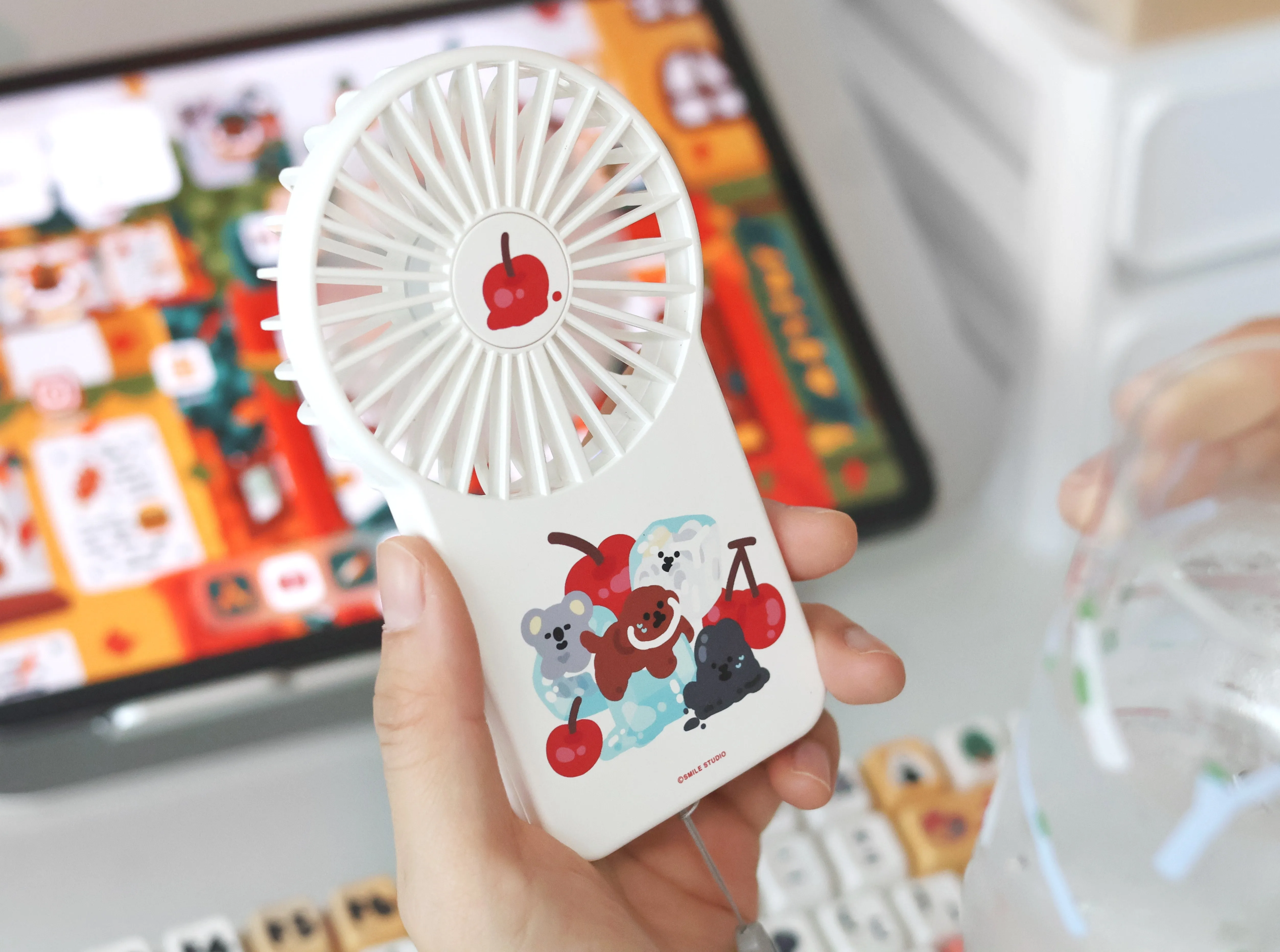 Vinnic X smile Studio Portable Mini Fan with stand - Cherry