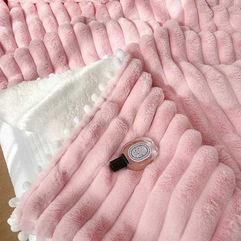 Yeknu Tuscan Faux Rabbit Fur Warm Weighted Blankets for Bed Luxury Faux Lamb's Wool Double Blanket Soft Fluffy Warmth Double Blanket