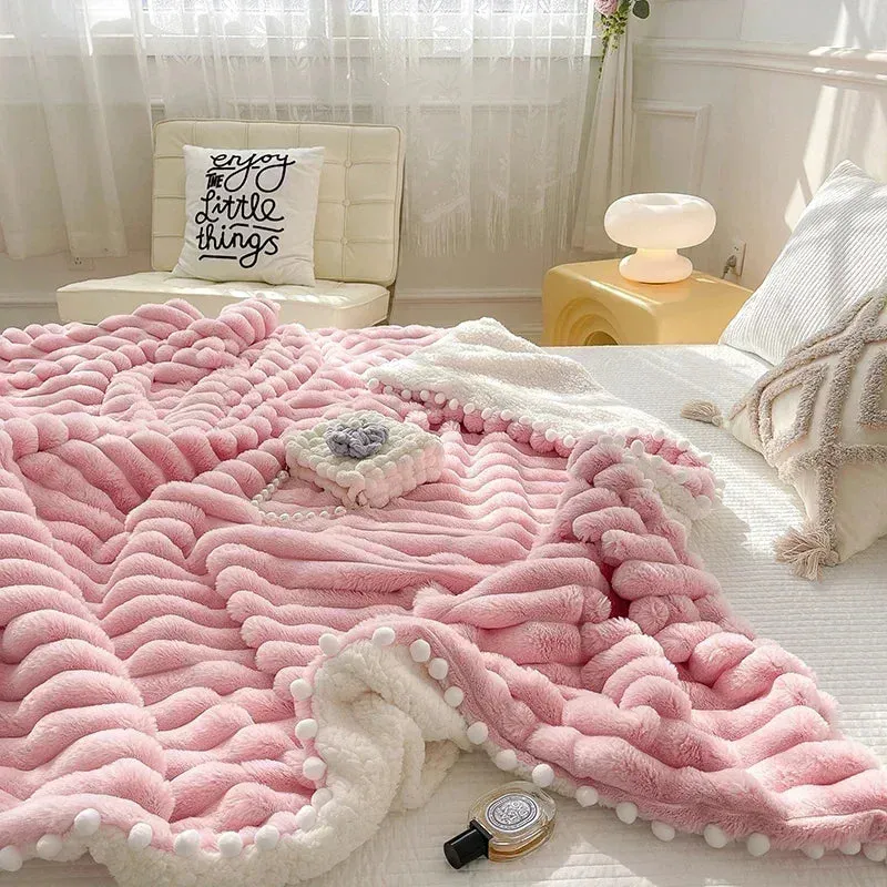 Yeknu Tuscan Faux Rabbit Fur Warm Weighted Blankets for Bed Luxury Faux Lamb's Wool Double Blanket Soft Fluffy Warmth Double Blanket