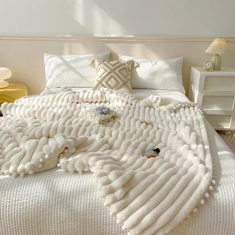Yeknu Tuscan Faux Rabbit Fur Warm Weighted Blankets for Bed Luxury Faux Lamb's Wool Double Blanket Soft Fluffy Warmth Double Blanket