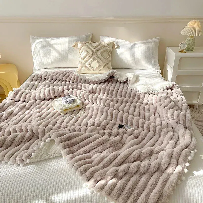 Yeknu Tuscan Faux Rabbit Fur Warm Weighted Blankets for Bed Luxury Faux Lamb's Wool Double Blanket Soft Fluffy Warmth Double Blanket